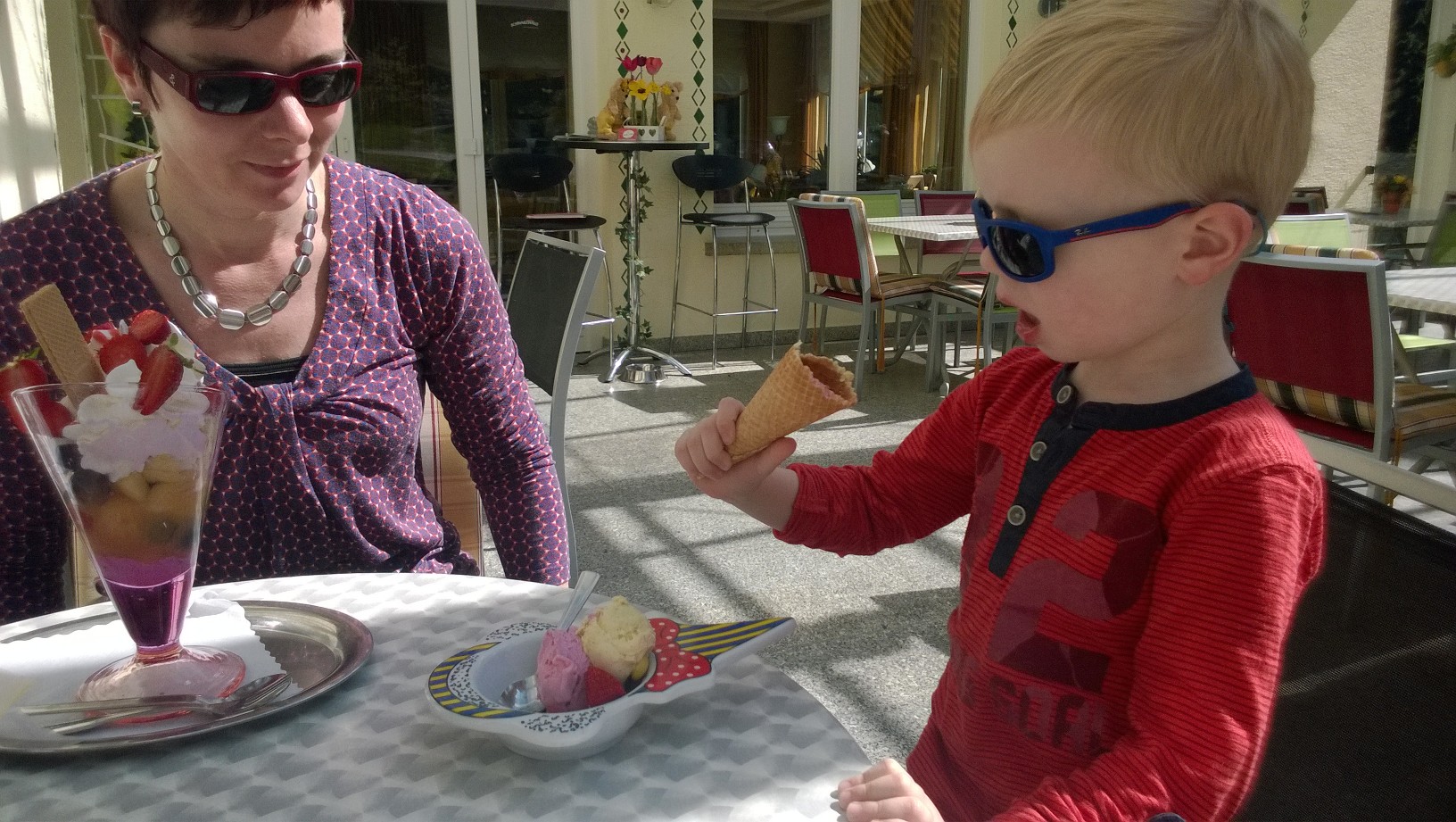 Een kinderijsje op het terras