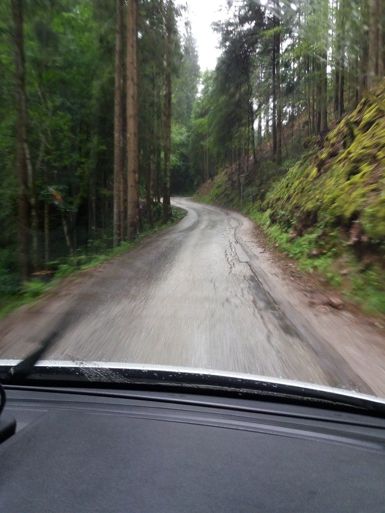 Moet ik hier door? Zo steil en smal? Ja!