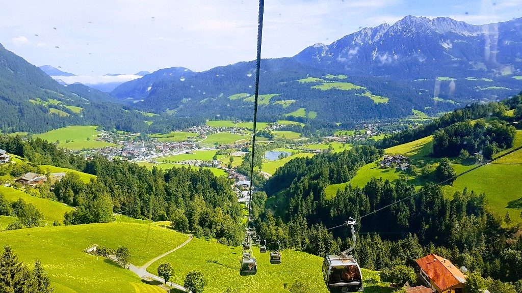 Het dorp vanuit de eerste lift naar 1230m